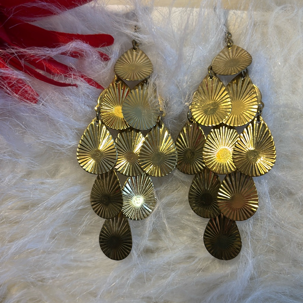 Elegant Gold Teardrop Earrings